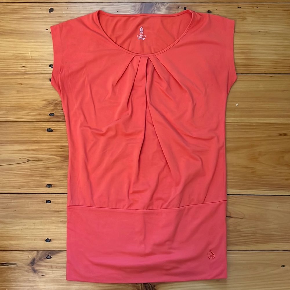 Isis Womens top. Size Medium. Color orange/salmon.